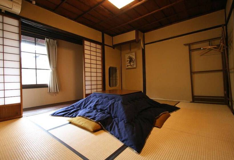 חדר סטנדרט לשלושה עם חדר אמבטיה משוף, Haruya Umekoji