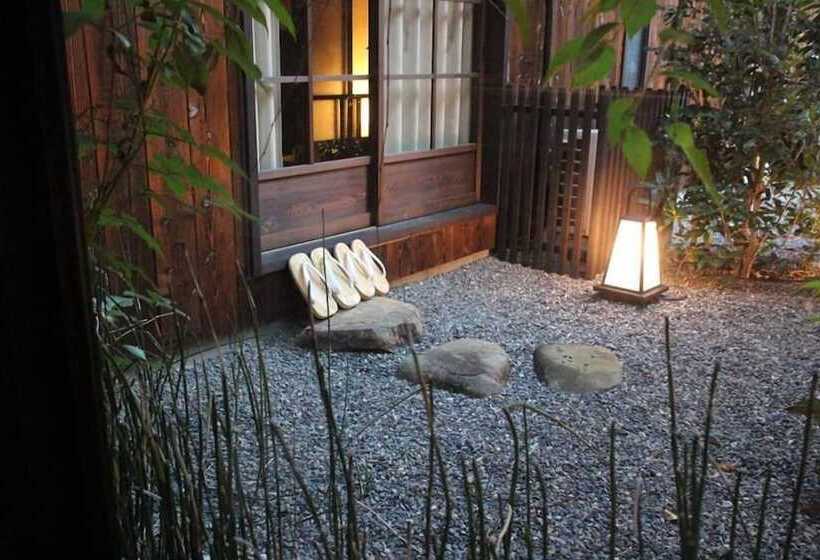 חדר סטנדרט לשלושה עם חדר אמבטיה משוף, Haruya Umekoji