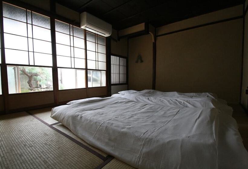 חדר סטנדרט לשלושה עם חדר אמבטיה משוף, Haruya Umekoji