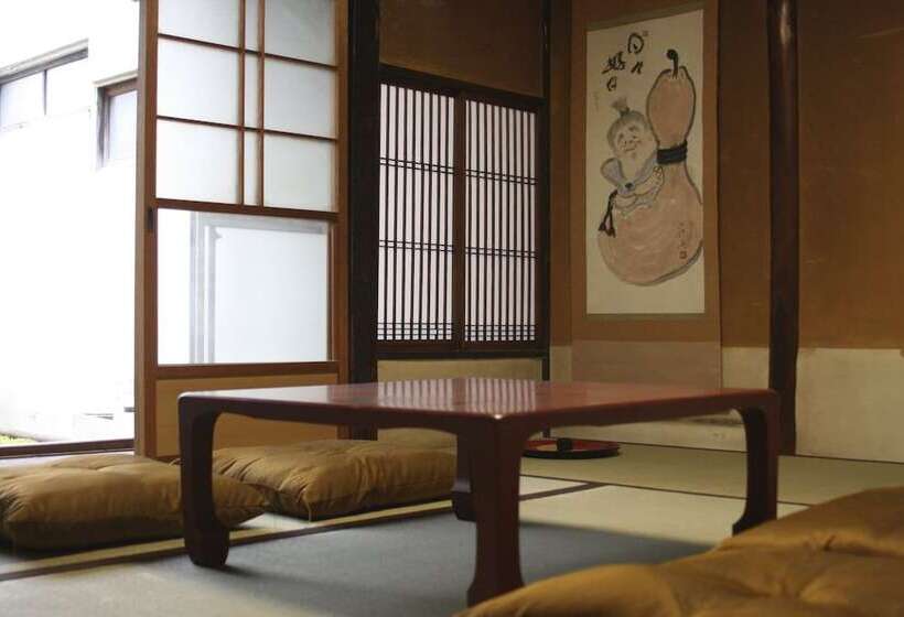 חדר סטנדרט לשלושה עם חדר אמבטיה משוף, Haruya Umekoji