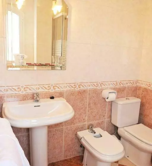 اتاق استاندارد سه نفره, Hostal Puerto Lepe