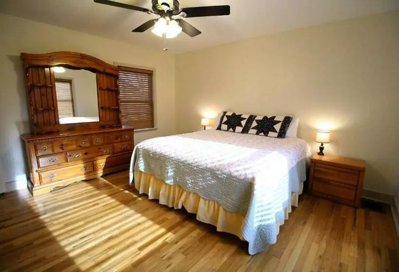 Standard-huone King-vuode, Peach Tree Inn & Suites