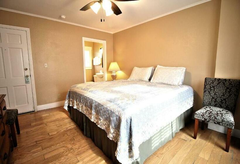 带大床的标准间, Peach Tree Inn & Suites