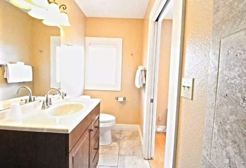 Deluxe-huone King-vuode, Peach Tree Inn & Suites