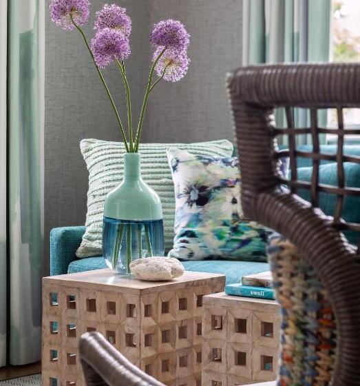 جناح, The Sydney, The Edgartown Collection