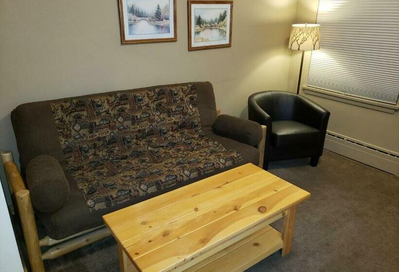 سوییت لوکس, Willard Munger Inn