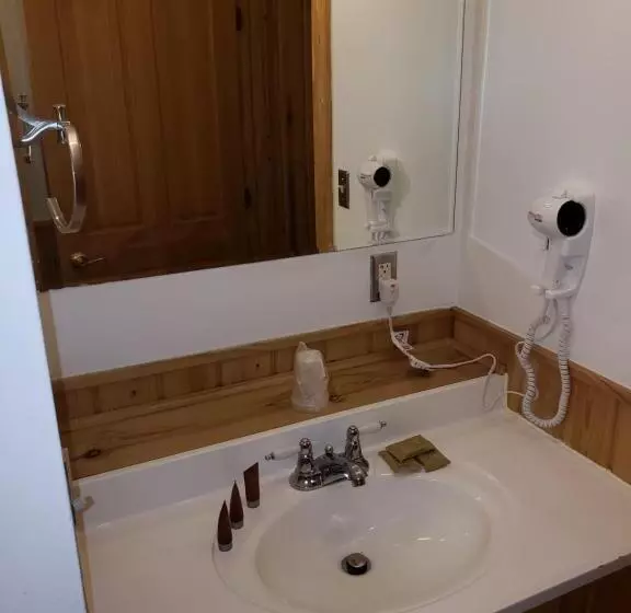 デラックスルーム, Willard Munger Inn
