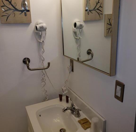 اتاق کلاسیک, Willard Munger Inn