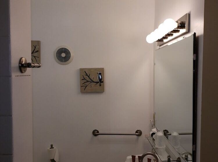 سوییت, Willard Munger Inn