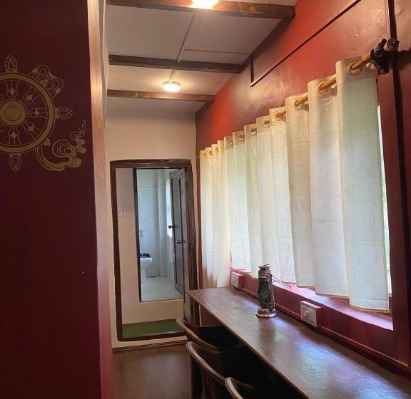 سرير فى غرفة مشتركه, Kyelang Times