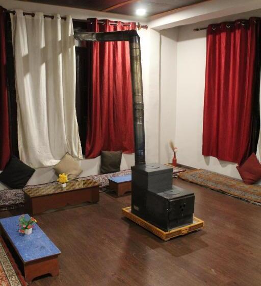 سرير فى غرفة مشتركه, Kyelang Times