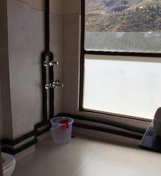 سرير فى غرفة مشتركه, Kyelang Times