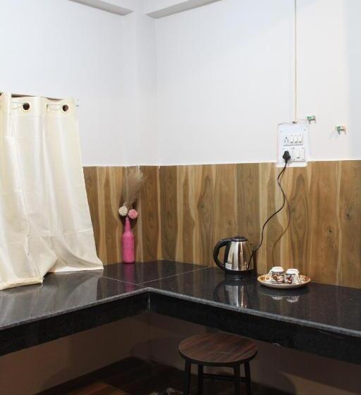 غرفة قياسية مطلة على الجبل, Kyelang Times