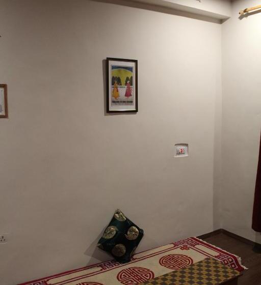 غرفة قياسية مطلة على الجبل, Kyelang Times