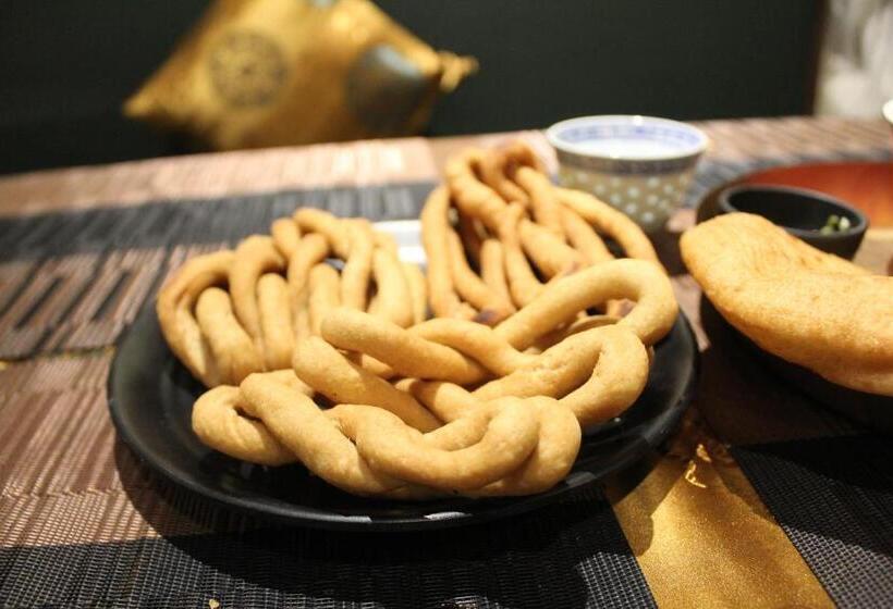 غرفة قياسية مطلة على الجبل, Kyelang Times