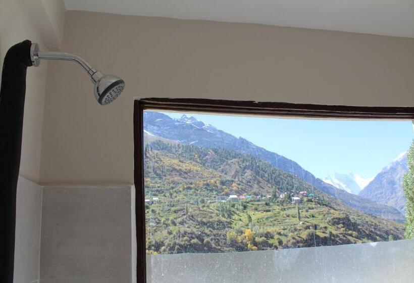 غرفة قياسية مطلة على الجبل, Kyelang Times