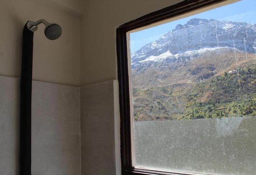 غرفة قياسية مطلة على الجبل, Kyelang Times