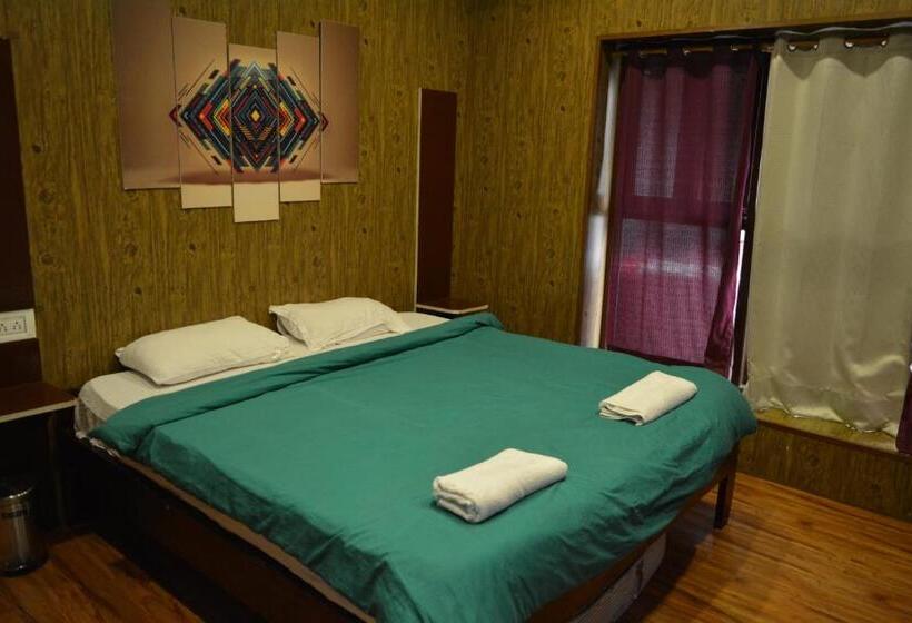 Deluxe-huone King-vuode, Utopia Hostels Dharamkot Mcleodganj