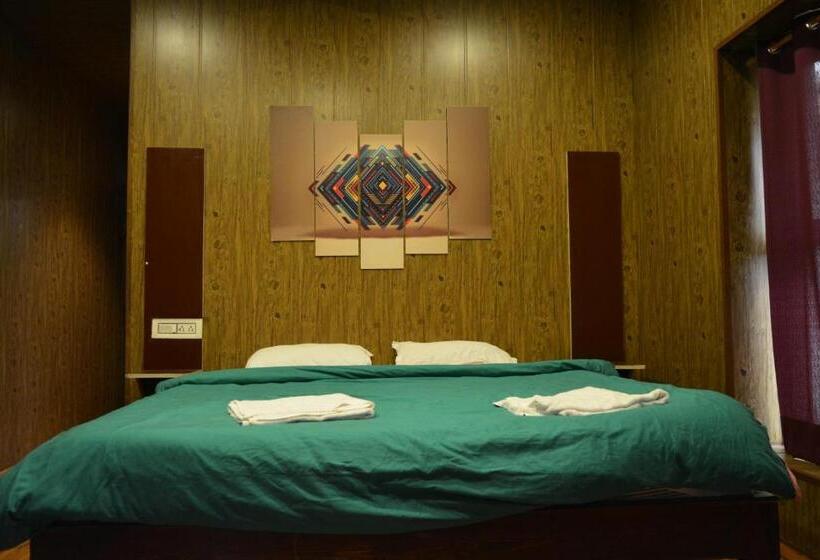 Deluxe-huone King-vuode, Utopia Hostels Dharamkot Mcleodganj