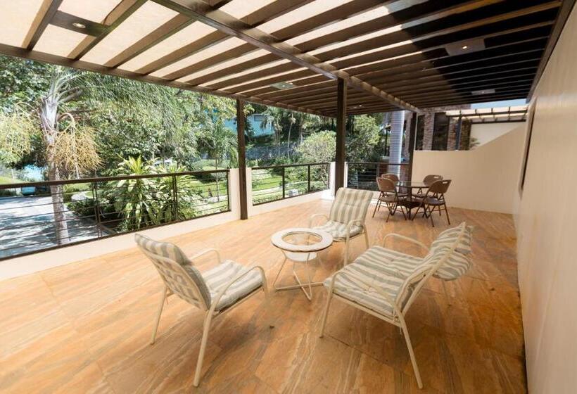 اتاق لوکس با چشم‌انداز باغ, Bellagio Hills Hotel And Restaurant