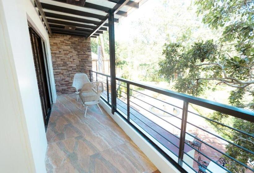 سوئیت با بالکن, Bellagio Hills Hotel And Restaurant