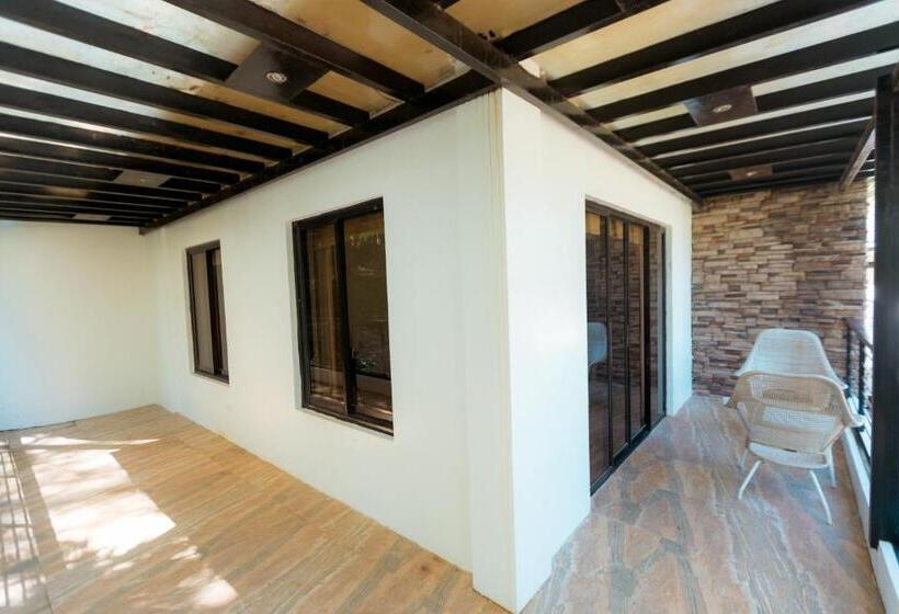 سوئیت با بالکن, Bellagio Hills Hotel And Restaurant