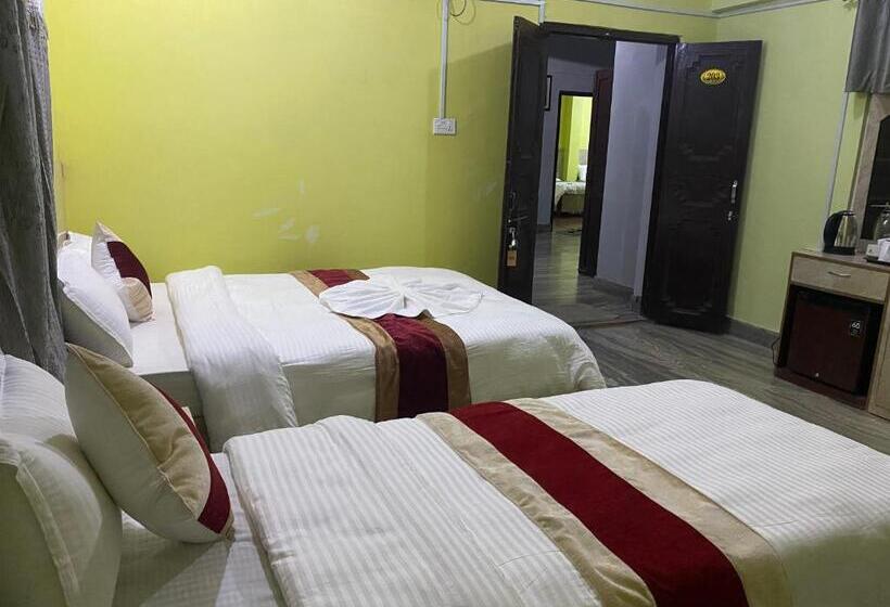 اتاق خانوادگی, Kavya Inn