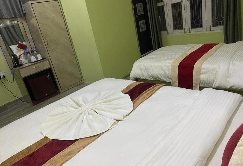 اتاق خانوادگی, Kavya Inn