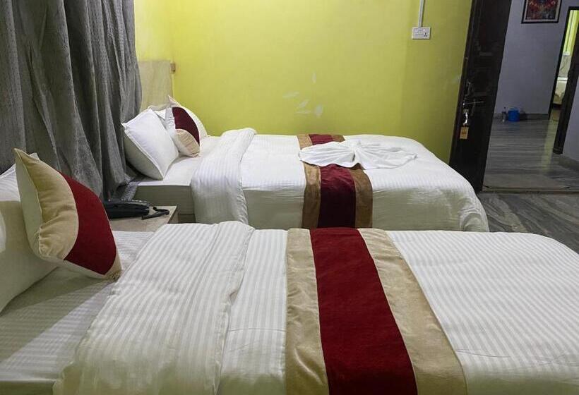 اتاق خانوادگی, Kavya Inn