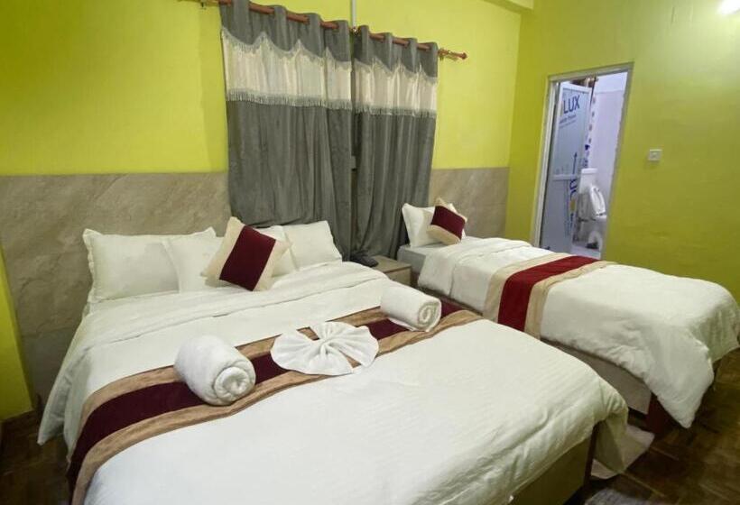 اتاق خانوادگی, Kavya Inn