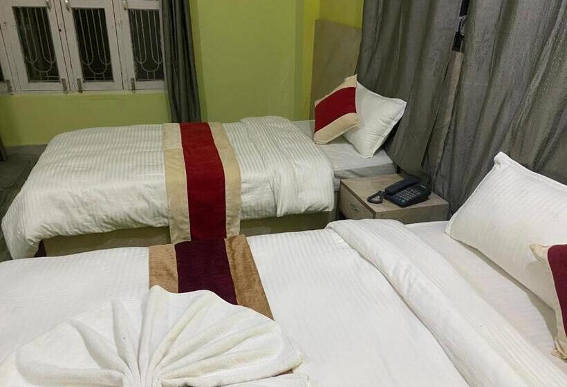 اتاق لوکس, Kavya Inn