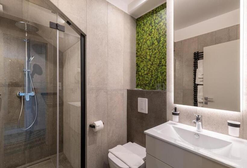 스탠다드 룸, Kőporos Hercegkút