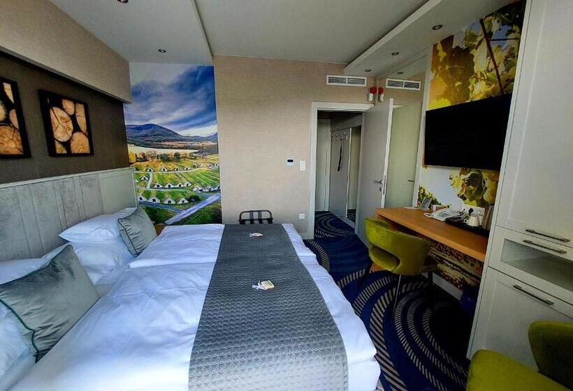 스탠다드 룸, Kőporos Hercegkút