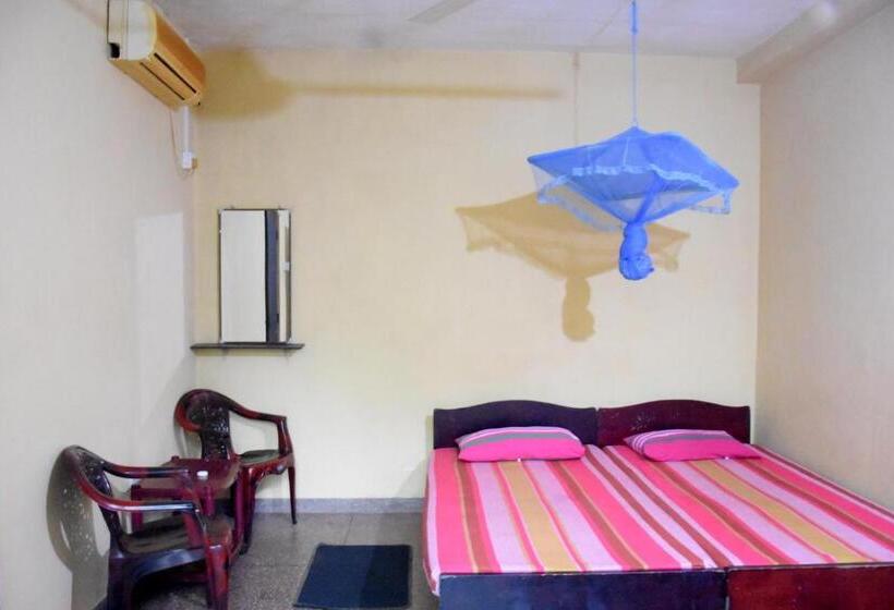 חדר סטנדרט לשלושה, Lion Guest Anuradhapura