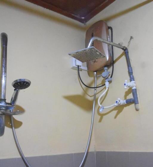 חדר סטנדרט לשלושה, Lion Guest Anuradhapura