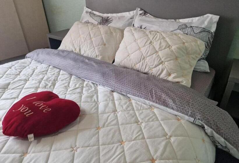 חדר סטנדרט, Mary&george