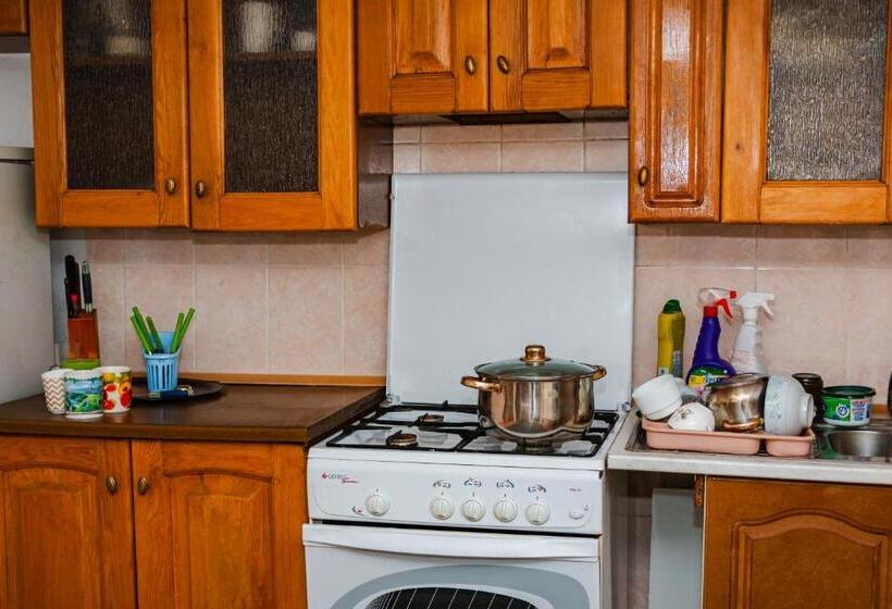 חדר סטנדרט, Mary&george