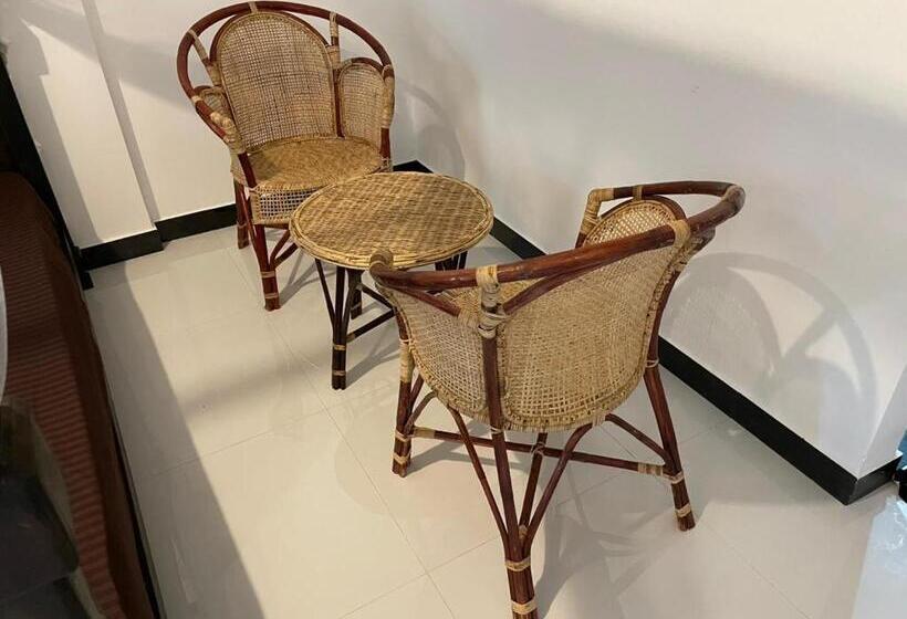 غرفة قياسية, Thiliz Place