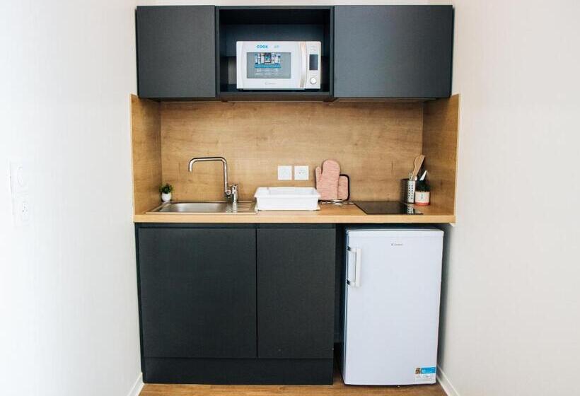 Номер Стандарт, Twenty Business Flats Béziers