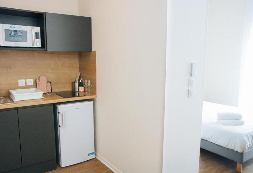 Номер Стандарт, Twenty Business Flats Béziers