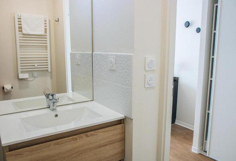 Номер Стандарт с Балконом, Twenty Business Flats Béziers