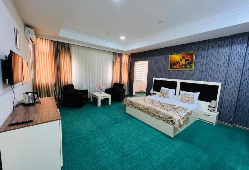 סוויטה משפחתית, Khegany Mall