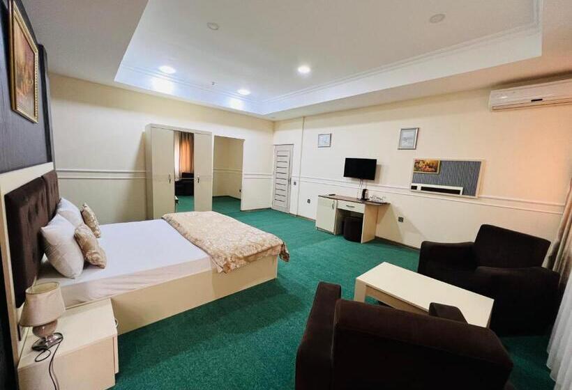 סוויטה משפחתית, Khegany Mall