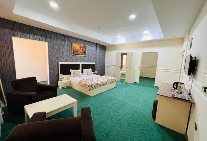 סוויטה משפחתית, Khegany Mall