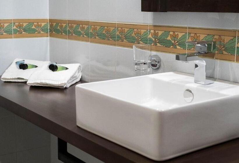 غرفة قياسية مزوَّدة بشُرفة, El Jardín Del Laurel