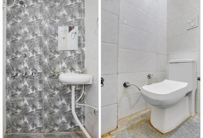 三人经典房间, Flagship Small Town