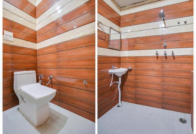 三人经典房间, Flagship Small Town