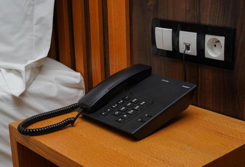 带城市景观的套间, Razane Hôtel