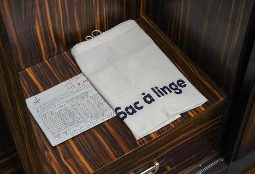 带城市景观的套间, Razane Hôtel