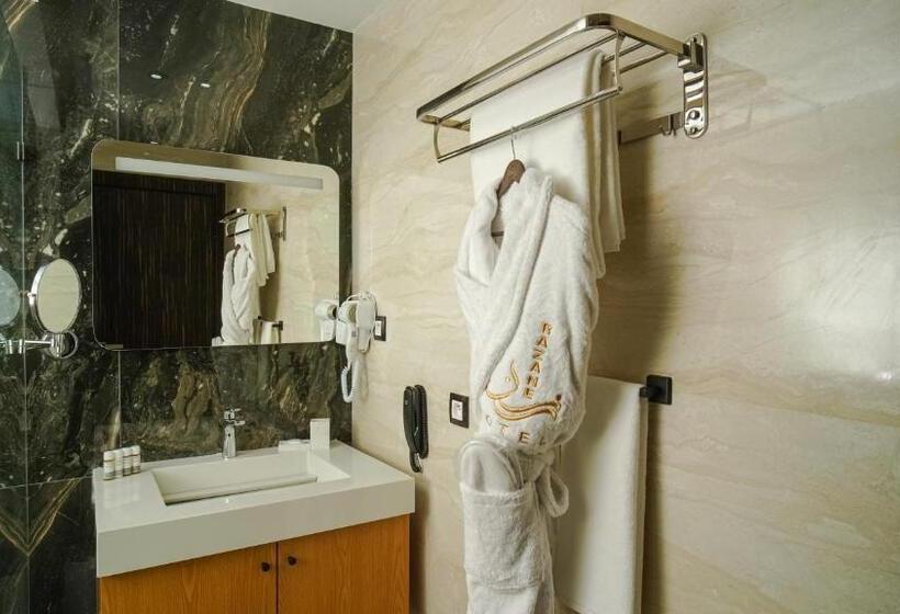 带城市景观的套间, Razane Hôtel